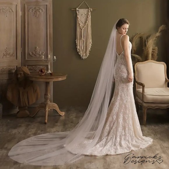 Baroque Style Cathedral Bridal Wedding Veil With Raw Edge and Comb - Picture 2 of 7